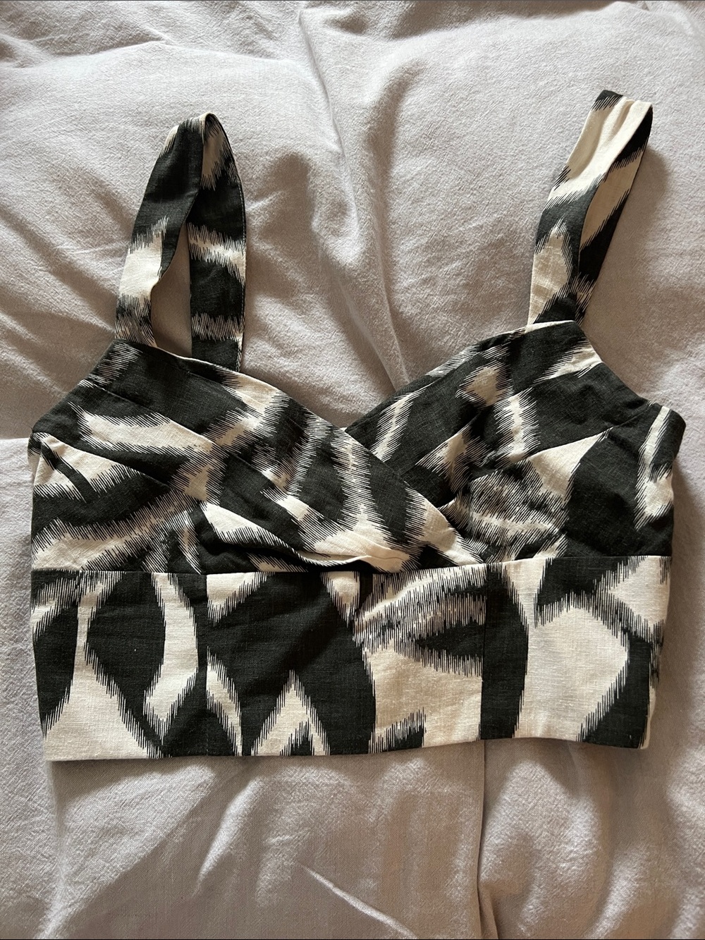 Banana Republic Black & White Abstract Crop Tank